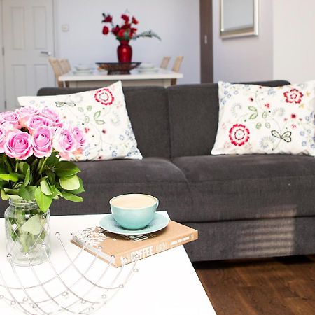 Apt 3, Trafalgar Sq Duplex, 3Rd & 4Th Floor By Indigo Flats London Exteriör bild