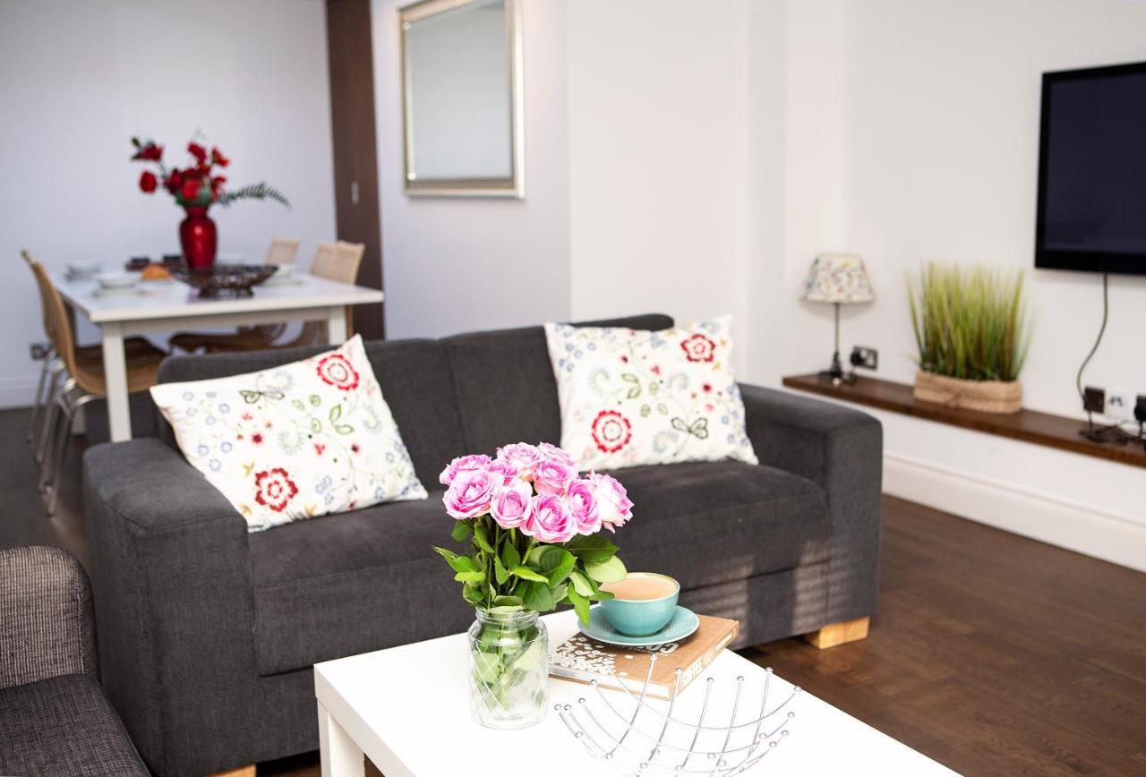 Apt 3, Trafalgar Sq Duplex, 3Rd & 4Th Floor By Indigo Flats London Exteriör bild