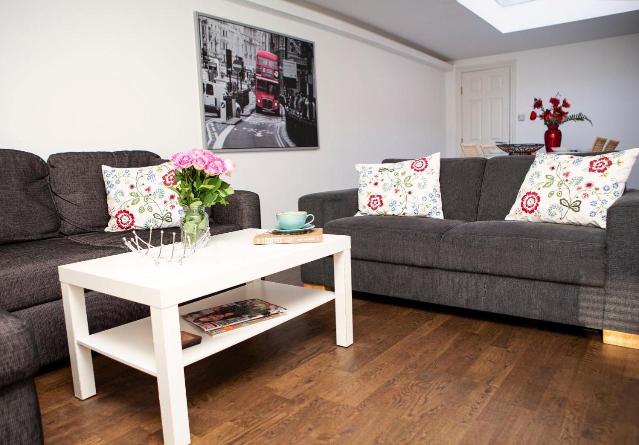 Apt 3, Trafalgar Sq Duplex, 3Rd & 4Th Floor By Indigo Flats London Exteriör bild