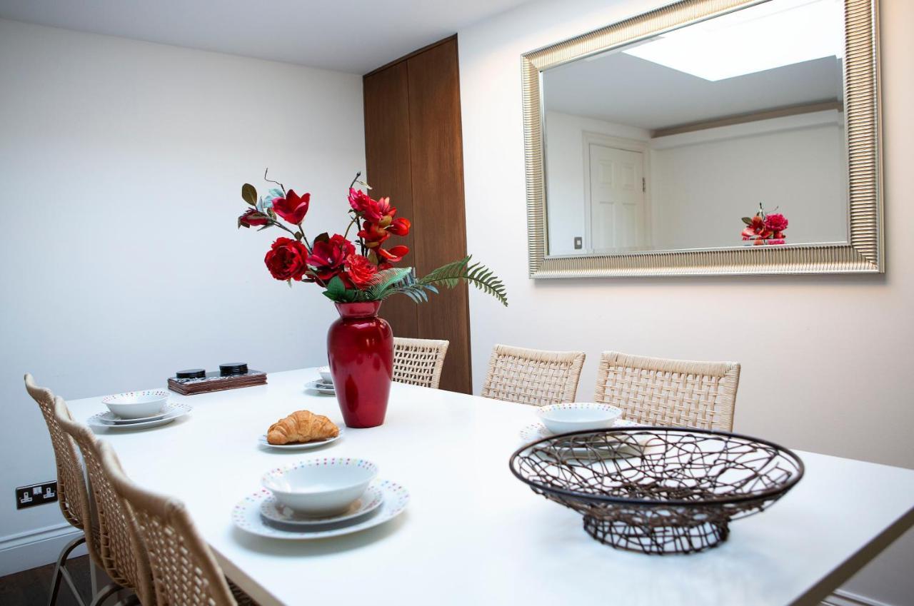 Apt 3, Trafalgar Sq Duplex, 3Rd & 4Th Floor By Indigo Flats London Exteriör bild