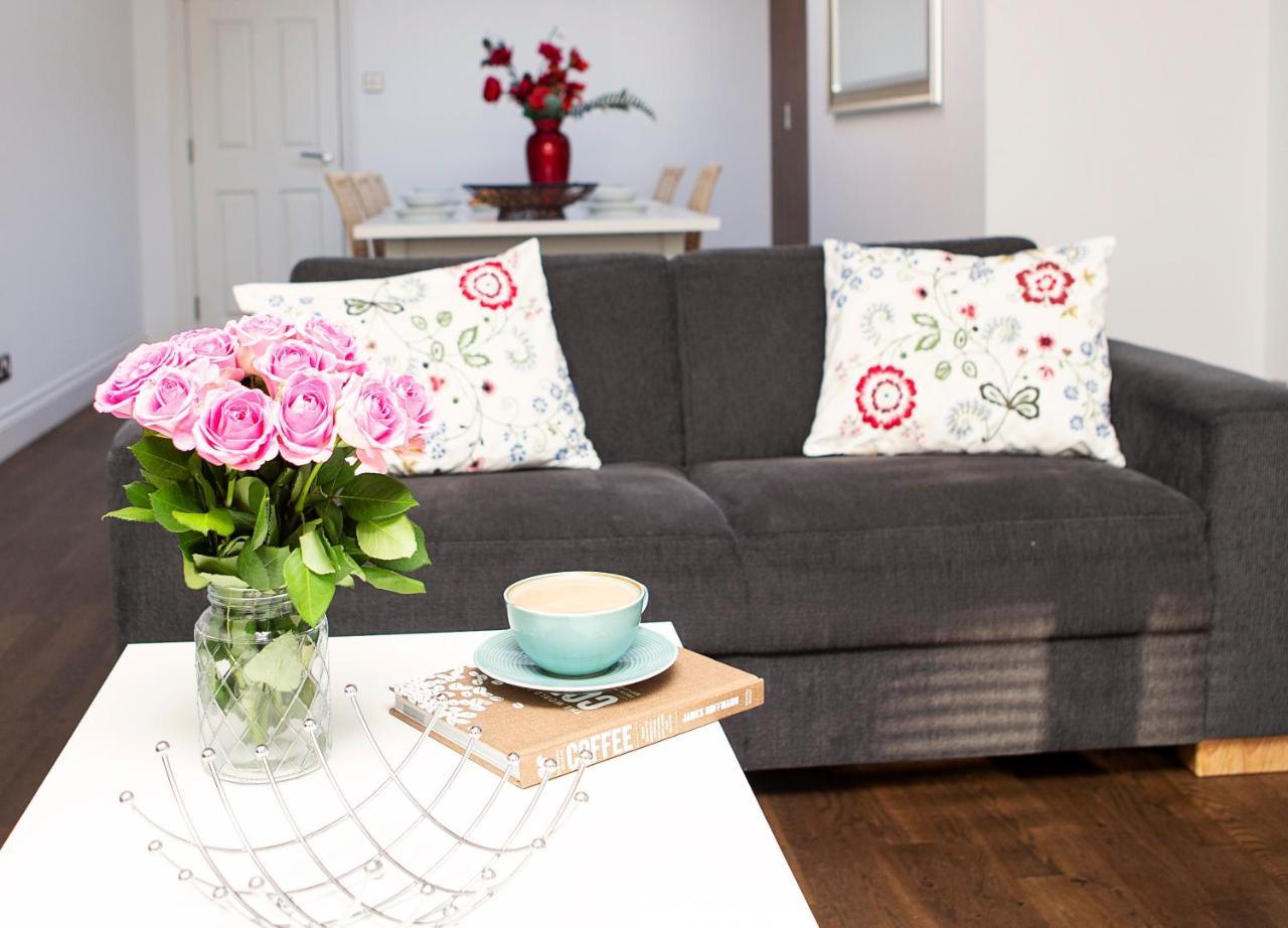 Apt 3, Trafalgar Sq Duplex, 3Rd & 4Th Floor By Indigo Flats London Exteriör bild